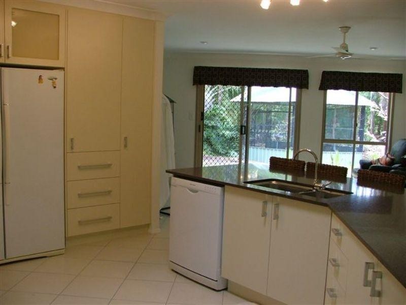 35 Valfern Court, Dundowran QLD 4655