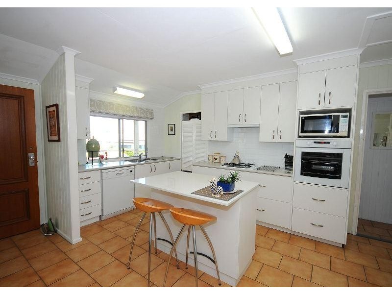 100 Esplanade, Point Vernon QLD 4655