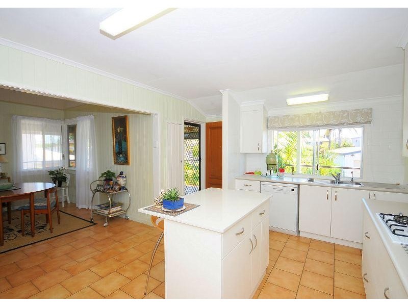 100 Esplanade, Point Vernon QLD 4655