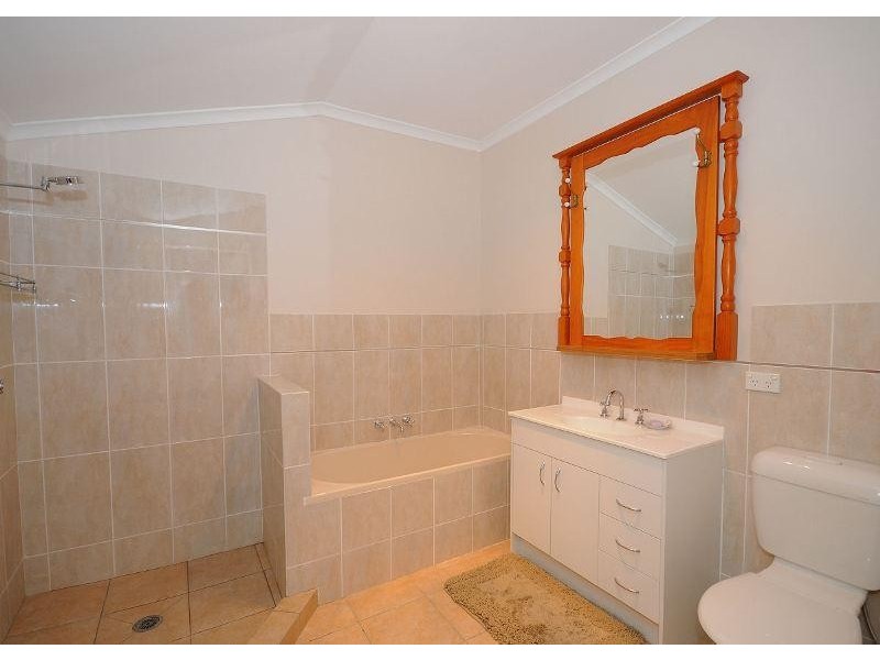 37 Neils Street, Pialba QLD 4655