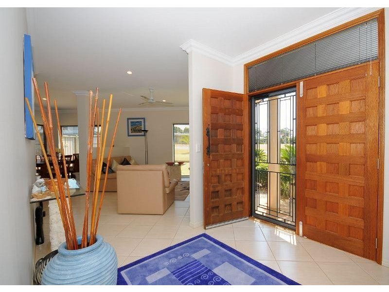 1 Montrose Close, Point Vernon QLD 4655