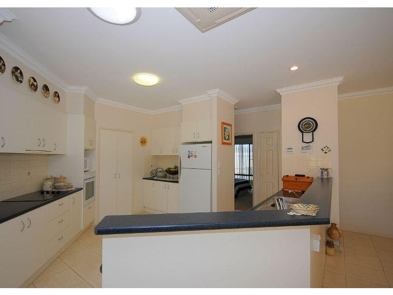 1 Montrose Close, Point Vernon QLD 4655