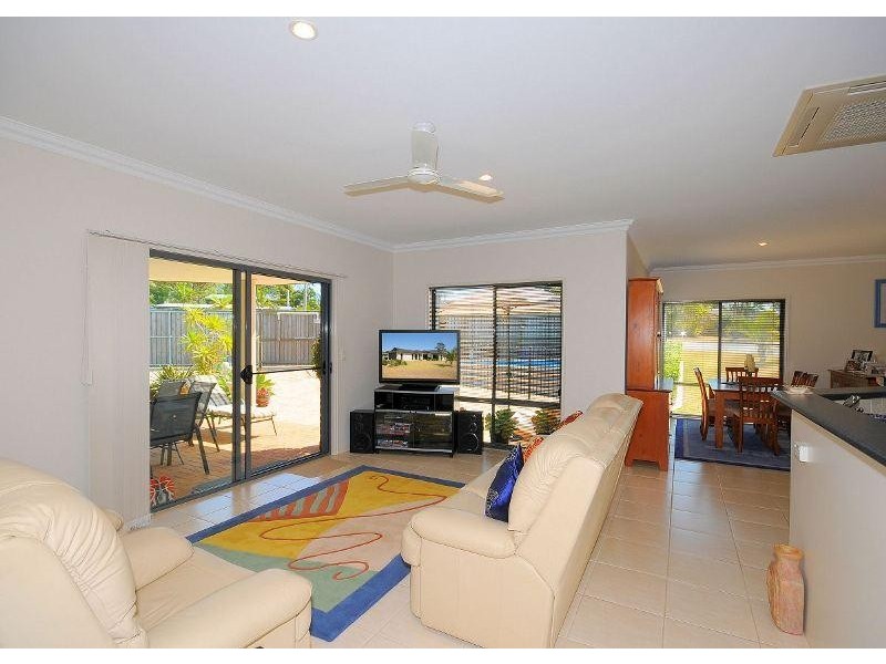 1 Montrose Close, Point Vernon QLD 4655