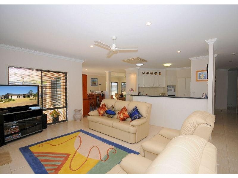 1 Montrose Close, Point Vernon QLD 4655