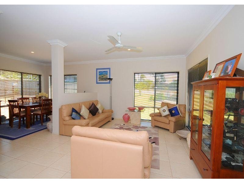 1 Montrose Close, Point Vernon QLD 4655