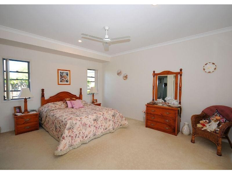 1 Montrose Close, Point Vernon QLD 4655