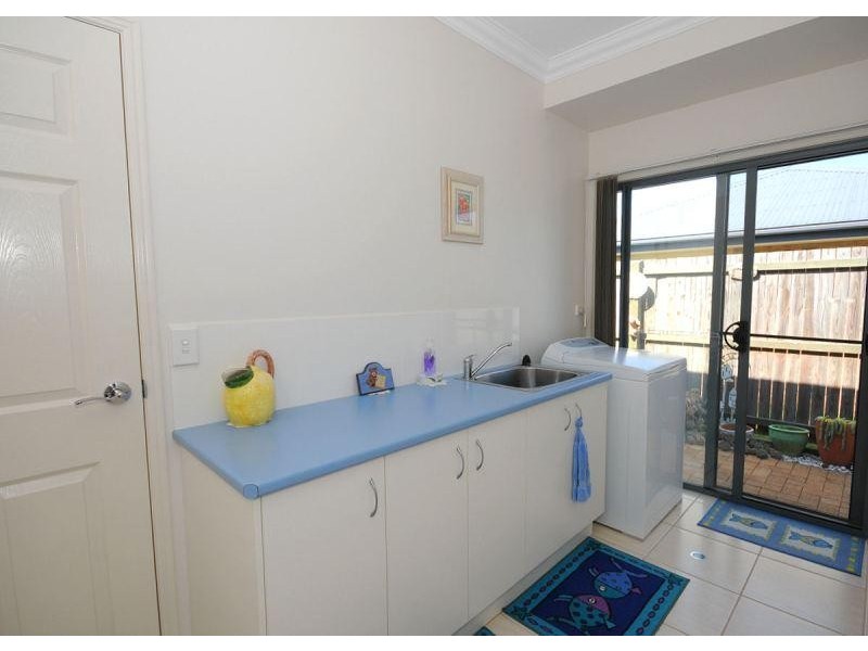 1 Montrose Close, Point Vernon QLD 4655