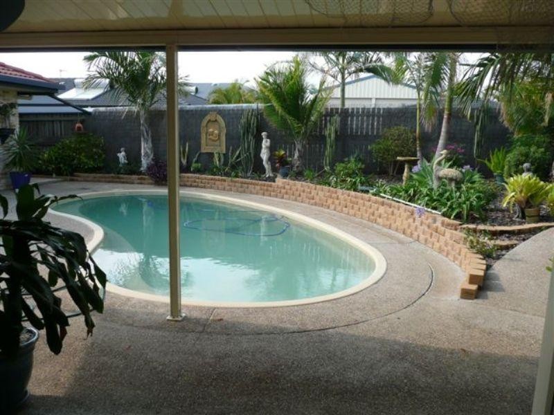 4 Marcocci Court, Urraween QLD 4655