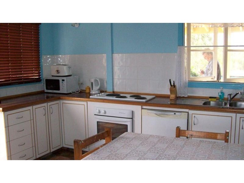 18 Maddever Road, Booral QLD 4655