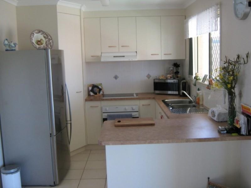 18 Sharyn Court, Point Vernon QLD 4655