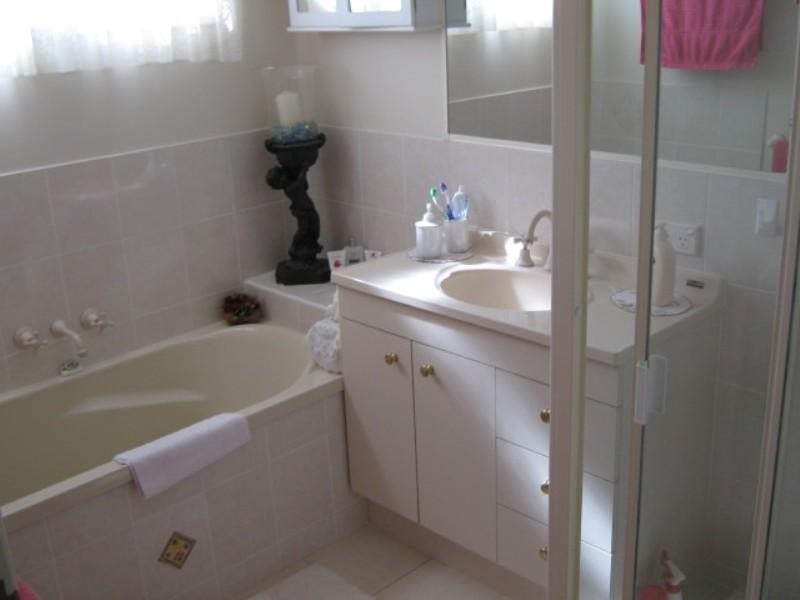 18 Sharyn Court, Point Vernon QLD 4655