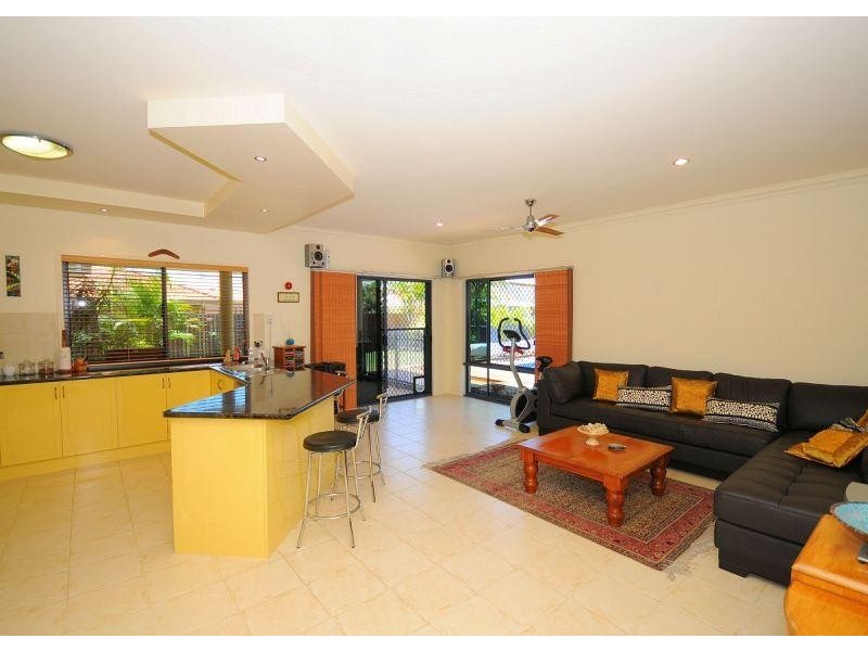 6 Surrey Court, Kawungan QLD 4655