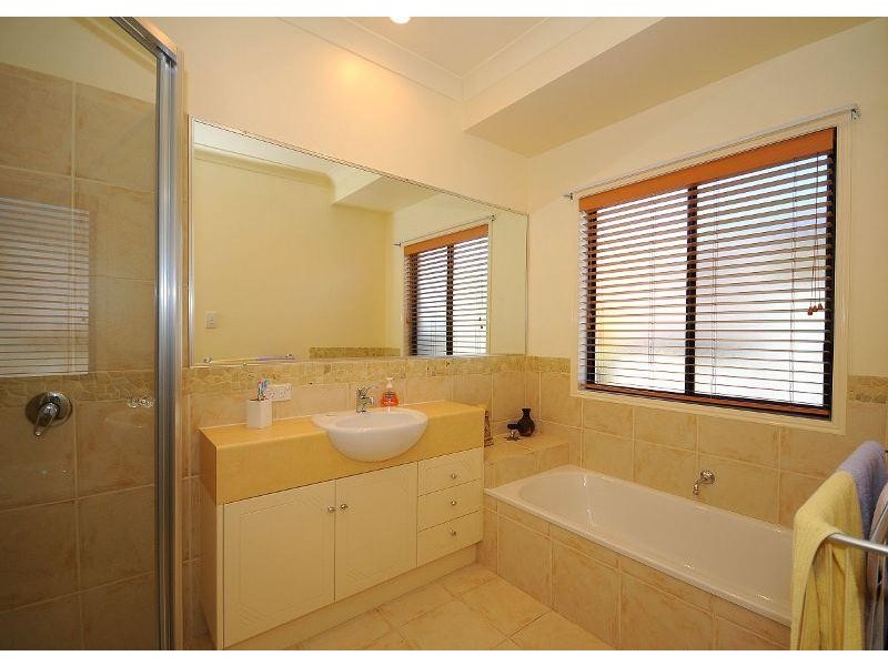 6 Surrey Court, Kawungan QLD 4655