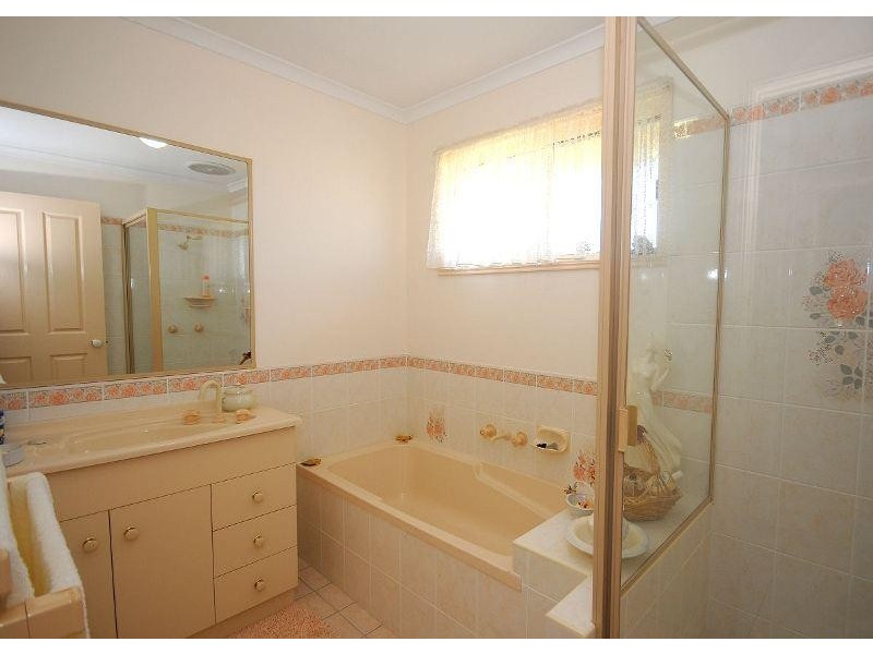 1 Kookaburra Drive, Eli Waters QLD 4655