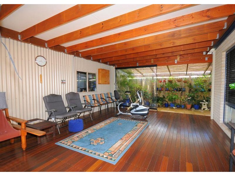 8 Montrose Court, Point Vernon QLD 4655