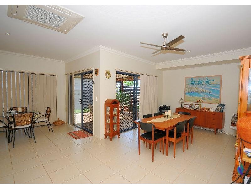 8 Montrose Court, Point Vernon QLD 4655
