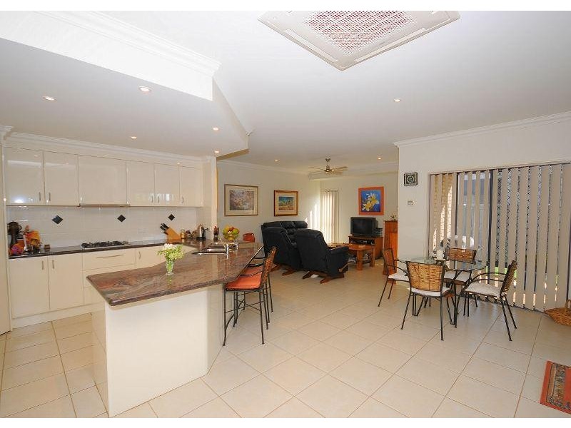 8 Montrose Court, Point Vernon QLD 4655