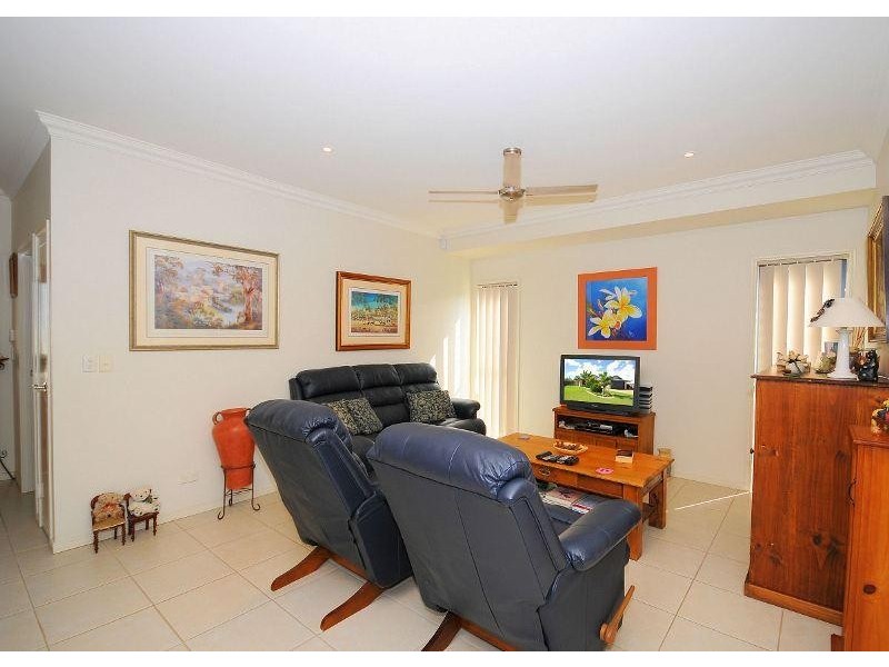 8 Montrose Court, Point Vernon QLD 4655