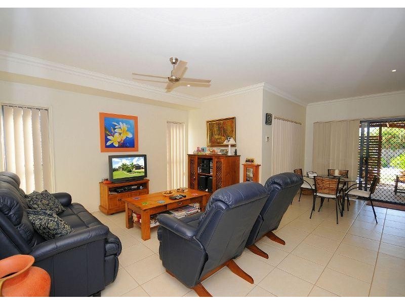 8 Montrose Court, Point Vernon QLD 4655
