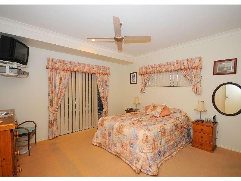 8 Montrose Court, Point Vernon QLD 4655