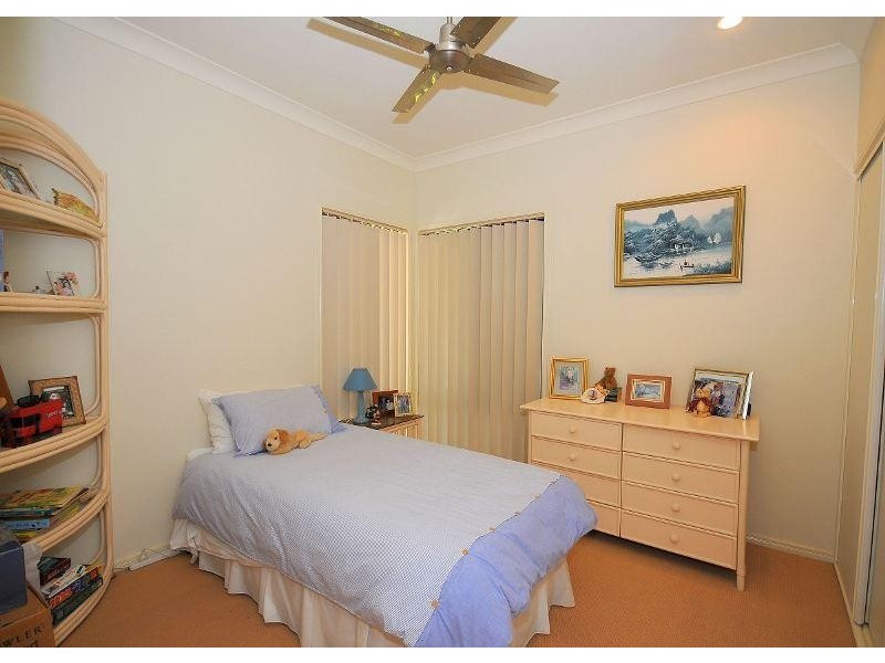 8 Montrose Court, Point Vernon QLD 4655