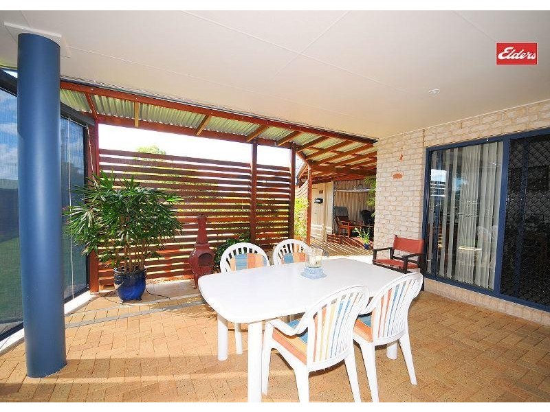 8 Montrose Court, Point Vernon QLD 4655