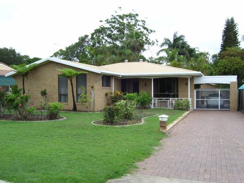 11 Carlton Street, Point Vernon QLD 4655