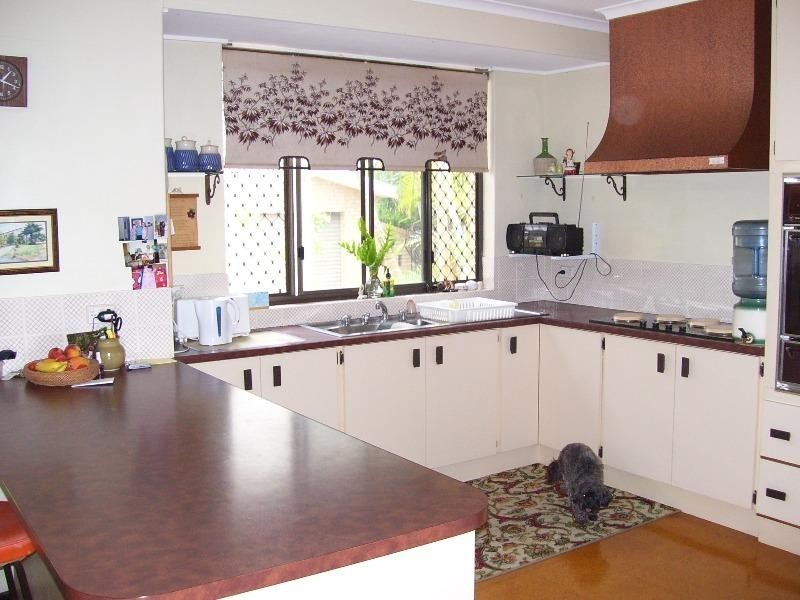 11 Carlton Street, Point Vernon QLD 4655