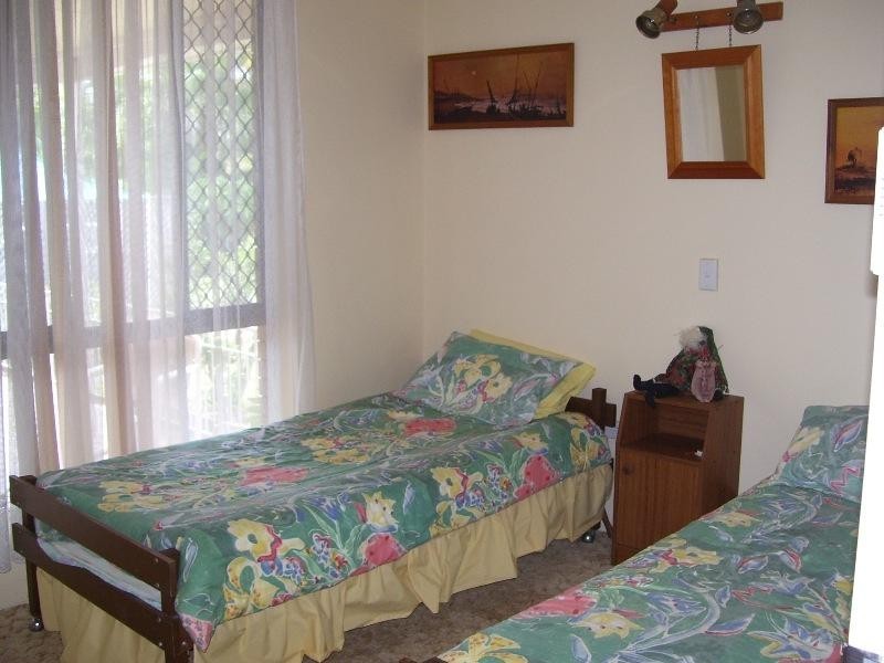 11 Carlton Street, Point Vernon QLD 4655