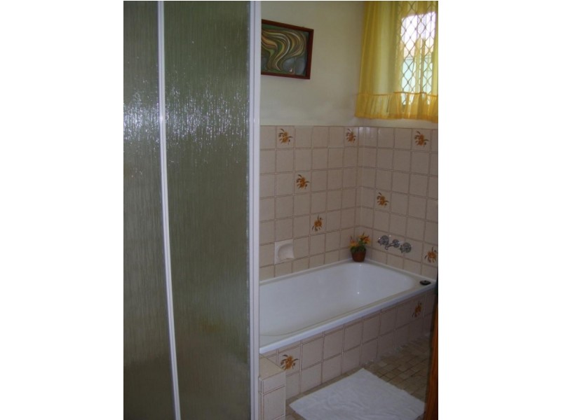 11 Carlton Street, Point Vernon QLD 4655