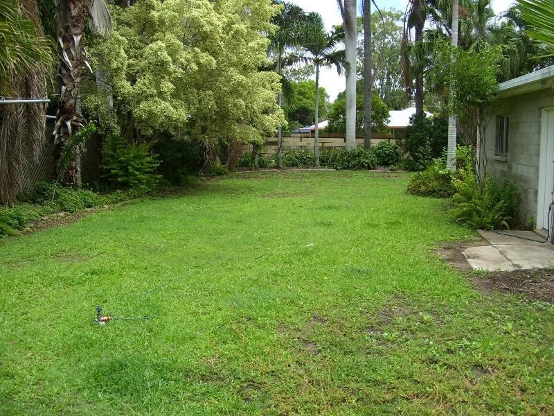11 Carlton Street, Point Vernon QLD 4655