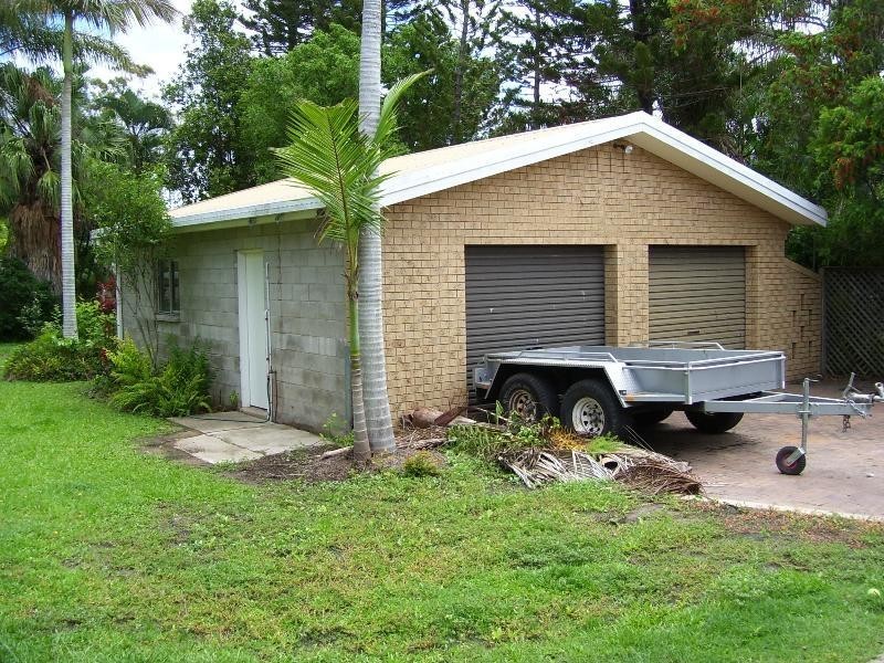 11 Carlton Street, Point Vernon QLD 4655
