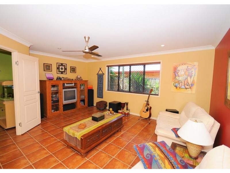 11 Layde Court, Urangan QLD 4655