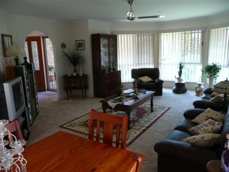 12 Heather Way, Urraween QLD 4655