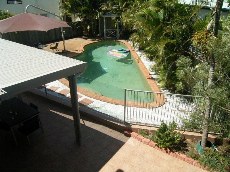 15 William Street, Urangan QLD 4655