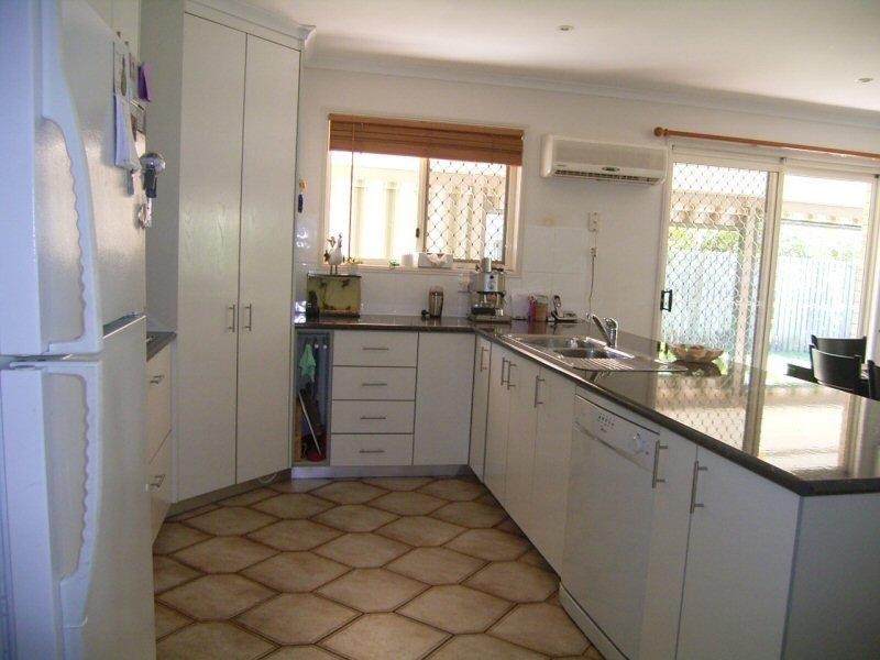 15 William Street, Urangan QLD 4655