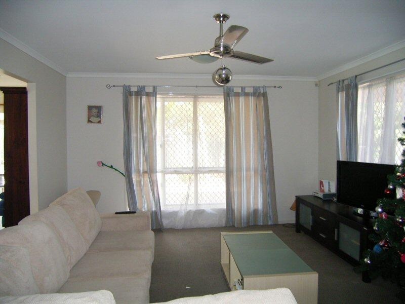15 William Street, Urangan QLD 4655
