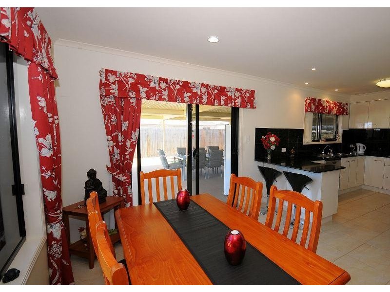 15 Kingston Close, Point Vernon QLD 4655