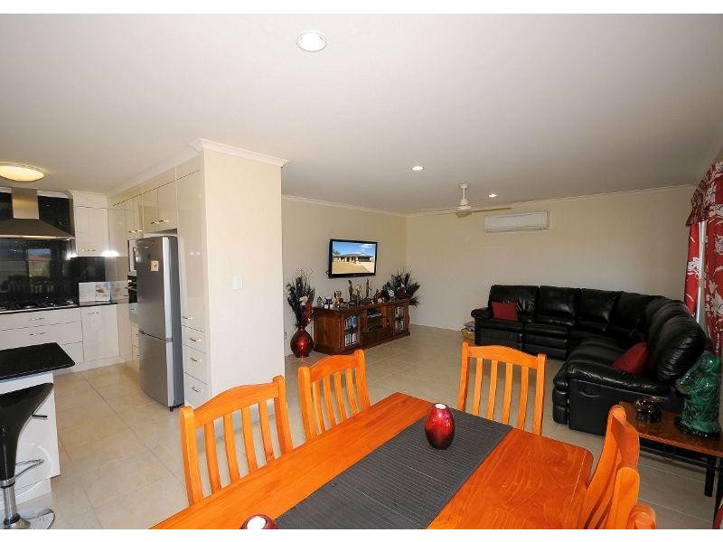 15 Kingston Close, Point Vernon QLD 4655