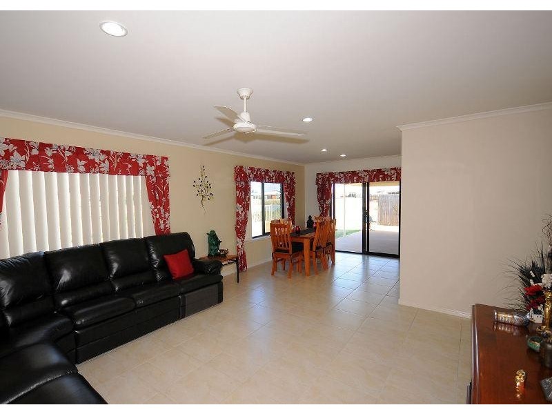 15 Kingston Close, Point Vernon QLD 4655