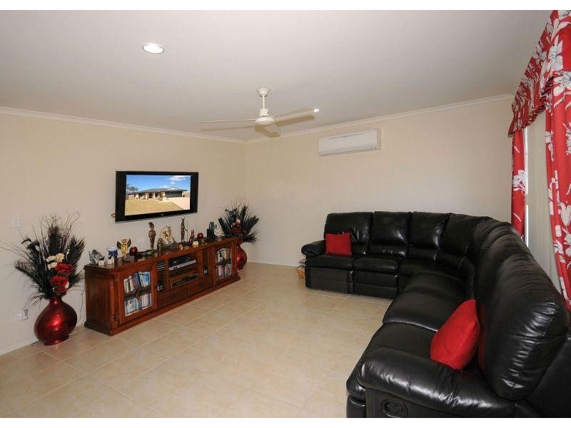 15 Kingston Close, Point Vernon QLD 4655