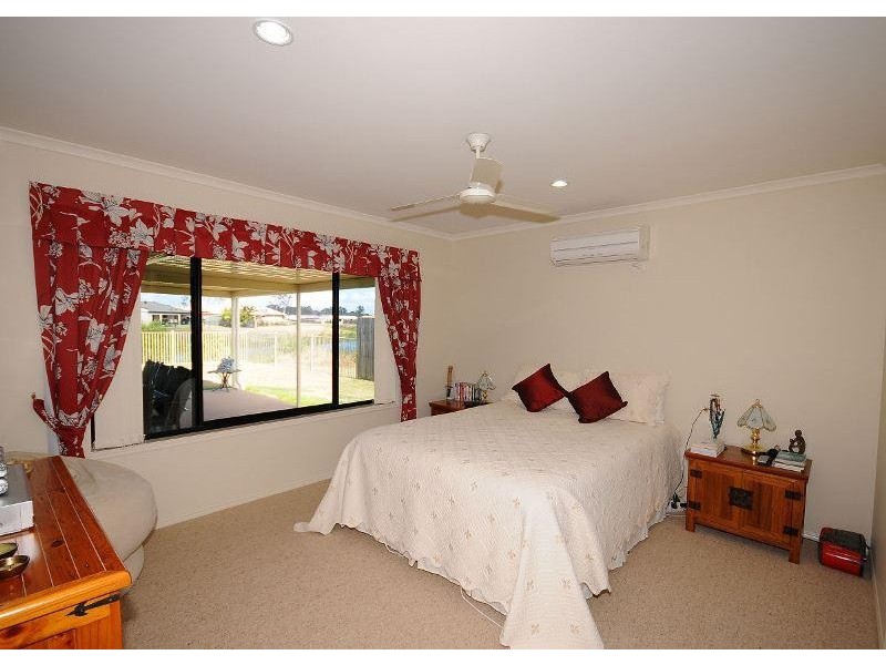15 Kingston Close, Point Vernon QLD 4655