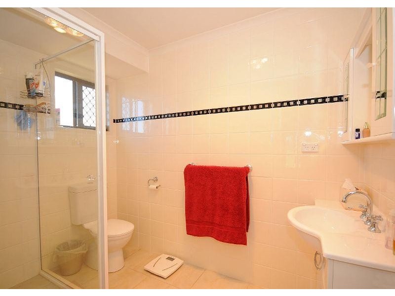 15 Kingston Close, Point Vernon QLD 4655