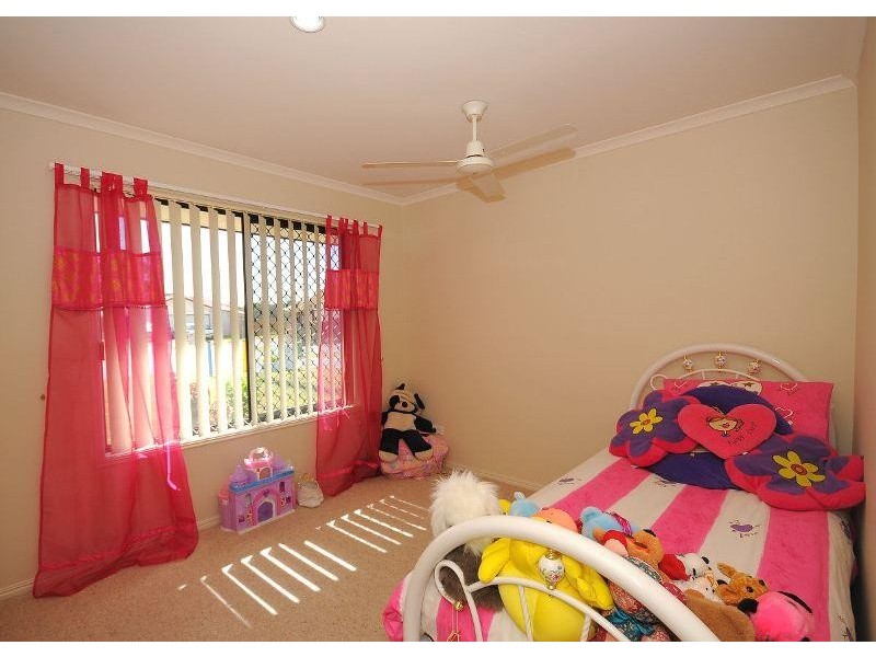 15 Kingston Close, Point Vernon QLD 4655