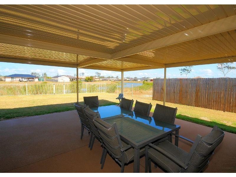 15 Kingston Close, Point Vernon QLD 4655
