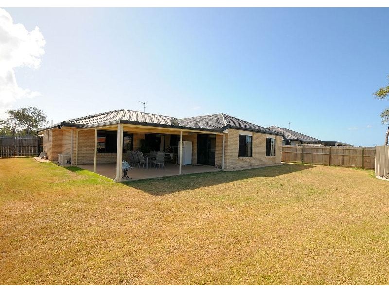 15 Kingston Close, Point Vernon QLD 4655