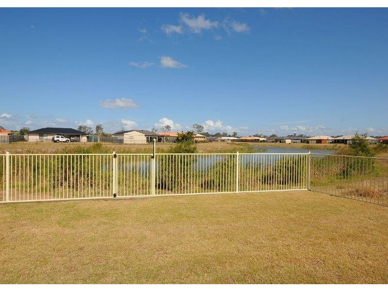 15 Kingston Close, Point Vernon QLD 4655