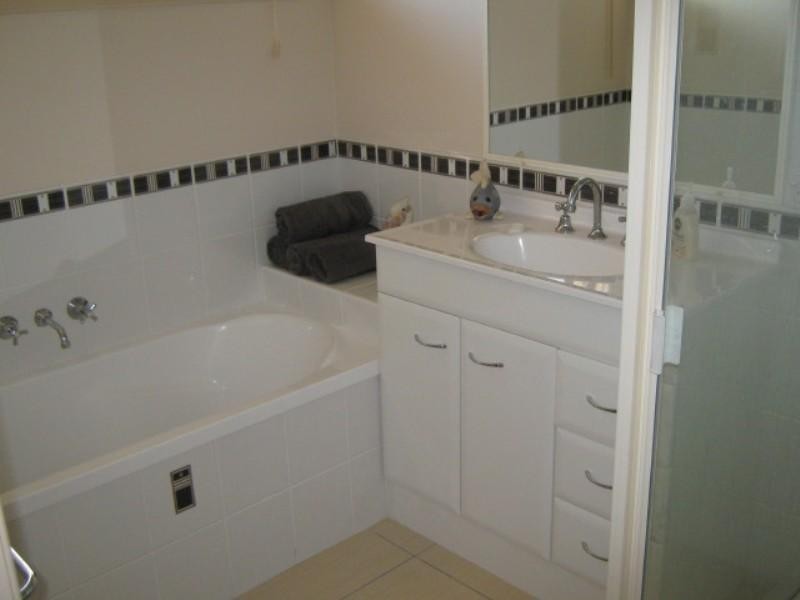 33 Earl St Vincent Circuit, Eli Waters QLD 4655