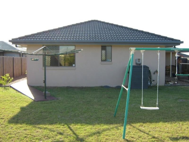 33 Earl St Vincent Circuit, Eli Waters QLD 4655