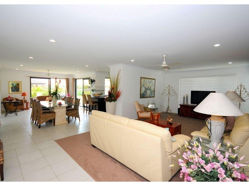 18 Captain Cook Street, Urraween QLD 4655